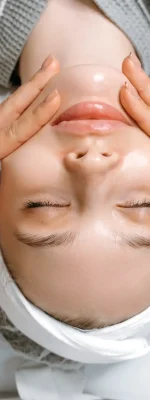 facial-beauty-treatment-face-massage-close-up-of-2025-03-09-18-05-49-utc-scaled.webp